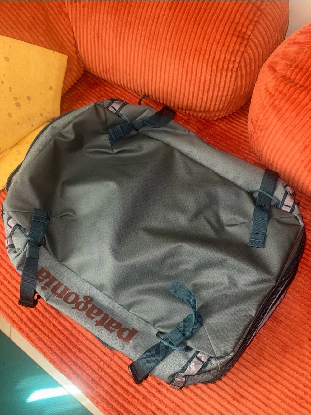 Patagonia Black Hole MLC Convertible BackPack 45L NWOT - Picture 4 of 10